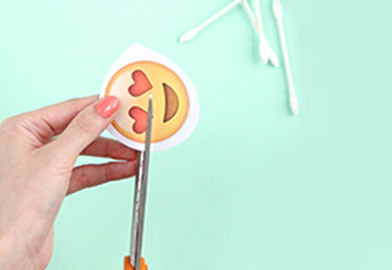 DIY Emoji Ornament1 DIY Emoji Ornament1